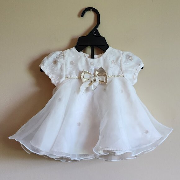 George Beautiful Baby Girl Dress With Embordered Flowers. Size Infant 0-3 Months - Picture 5 of 6